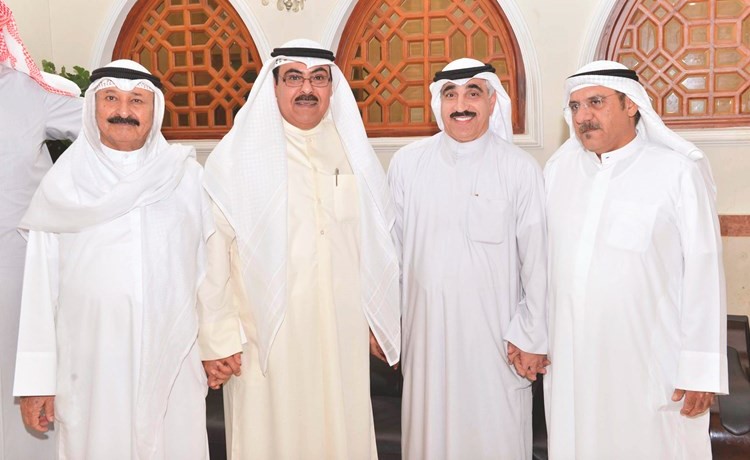 يوسف مصطفى مهنئا﻿