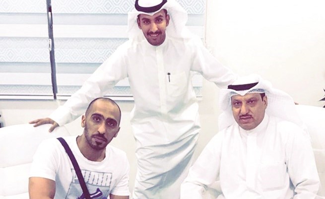 سالم امان يوقع العقد بحضور خالد شبيب ﻿