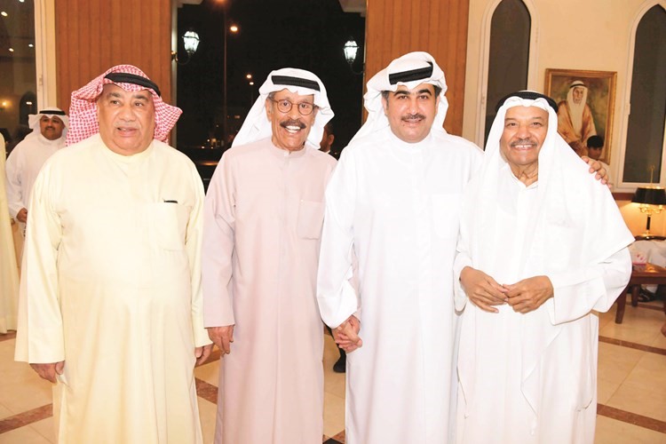 بدر بورسلي وعبدالرحمن النجار وطارق إدريس يتوسطهم أنس الرشيد﻿