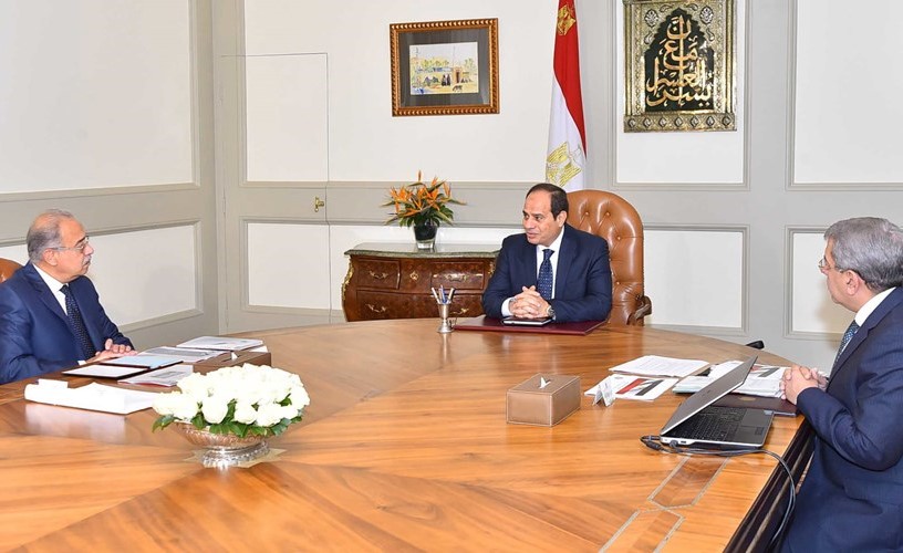 الرئيس عبدالفتاح السيسي مجتمعا برئيس الوزراء لمتابعة الأداء الاقتصادي	(رئاسة الجمهورية) ﻿