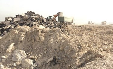 جانب من الأنقاض التي تم رفعها﻿