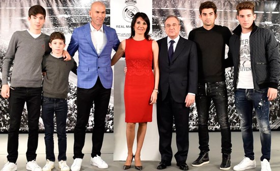 زيدان رفقة أبنائه وزوجته ورئيس ريال مدريد