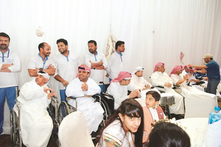 نزلاء إدارة المعاقين خلال مشاركتهم في الحفل﻿