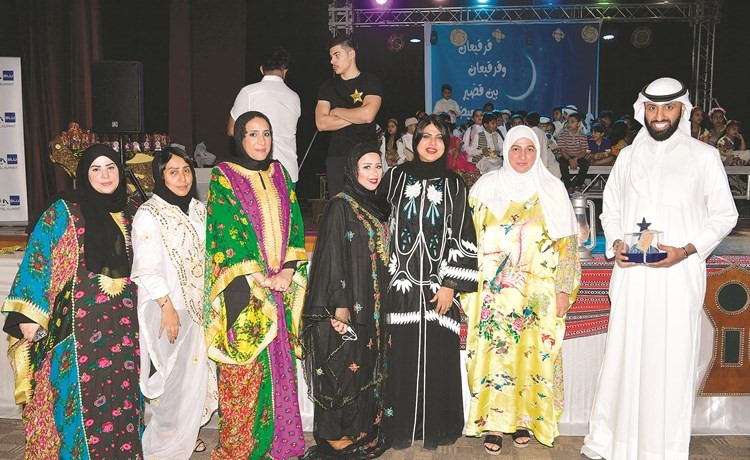 د.نادية أبل ود.وضحة العنزي وعدد من مشرفات إدارة رعاية المعاقين	(قاسم باشا)﻿