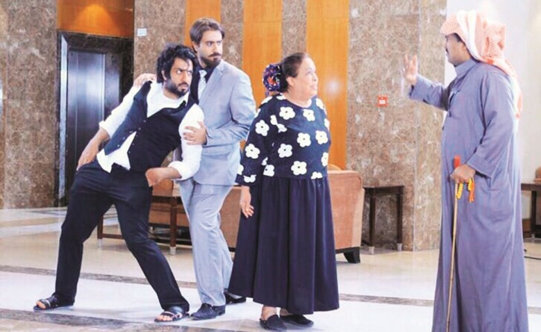 جميل القحطاني في مشهد مع الفنانة القديرة حياة الفهد ومحمد رمضان ومحمود بوشهري في «رمانة»