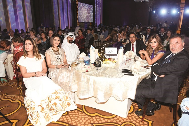 رئيس البعثة اللبنانية ماهر خير متوسطا السفير عبد الأحد امباكي والشيخ فيصل الحمود وهند وهديل الرشيدي والإعلامية ريما نجيم وإبراهيم كريمة(أحمد علي)﻿