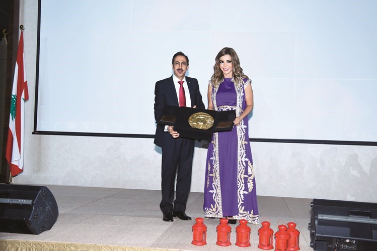 ماهر خير مكرما الإعلامية اللبنانية ريما نجيم ﻿