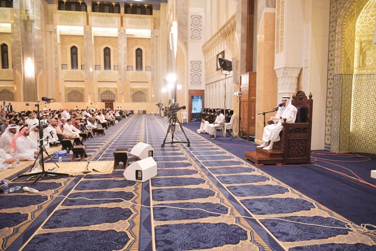 د.عبدالله الشريكة ملقيا خاطرة قرآنية حول فضل هذه الليالي المباركة﻿