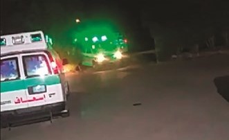 سيارة الاسعاف تنقل المصابين ﻿