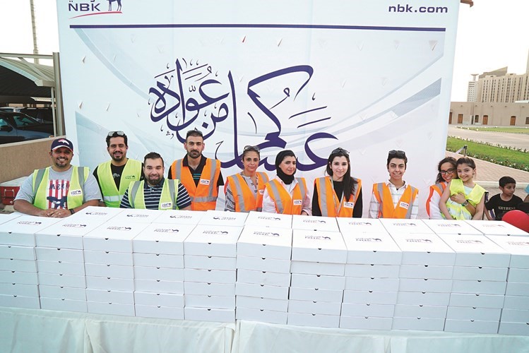 فريق الوطني خلال توزيع وجبات الإفطار﻿