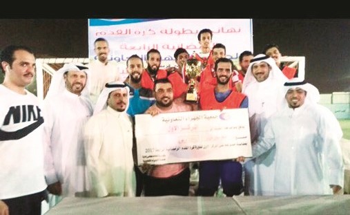 تكريم فريق العمشا الفائز ببطولة تعاونية الجهراء لكرة القدم﻿