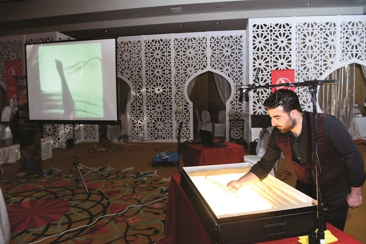 الرسم بالرمل﻿