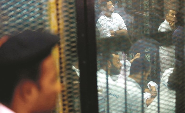 عدد من المتهمين خلف القضبان خلال استماعهم لقرار المحكمة امس	 (رويترز) ﻿