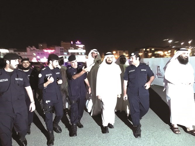 د.وليد الشعيب واللواء إبراهيم الطراح خلال الجولة التفقدية على مساجد الجهراء ﻿