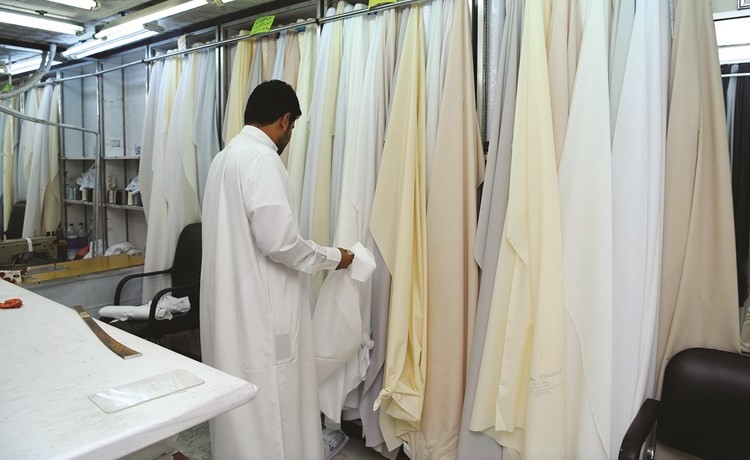 الأقمشة في انتظار المشترين(ريليش كومار)﻿