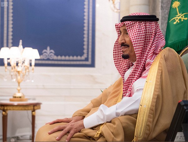 السعودية / أمام خادم الحرمين الشريفين.. أصحاب السمو الملكي الذين صدرت الأوامر الملكية بتعيينهم في مناصبهم الجديدة يؤدون القسم