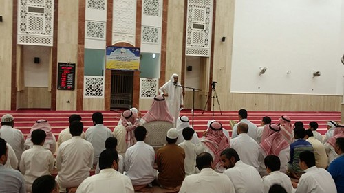 آلاف المصلين توافدوا إلى مساجد الكويت لإحياء ليلة القدر