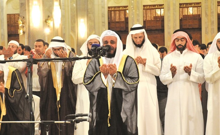 مشاري العفاسي مبتهلا إلى الله بالدعاء في ختام صلاة التهجد	(زين العابدين)﻿