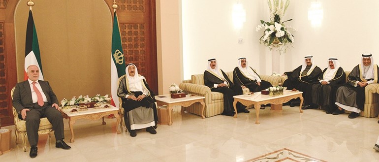 صاحب السمو الأمير الشيخ صباح الأحمد مستقبلا د.حيدر العبادي ويبدو الشيخ جابر العبدالله والشيخ فيصل السعود وسمو الشيخ ناصر المحمد وسمو الشيخ جابر المبارك﻿