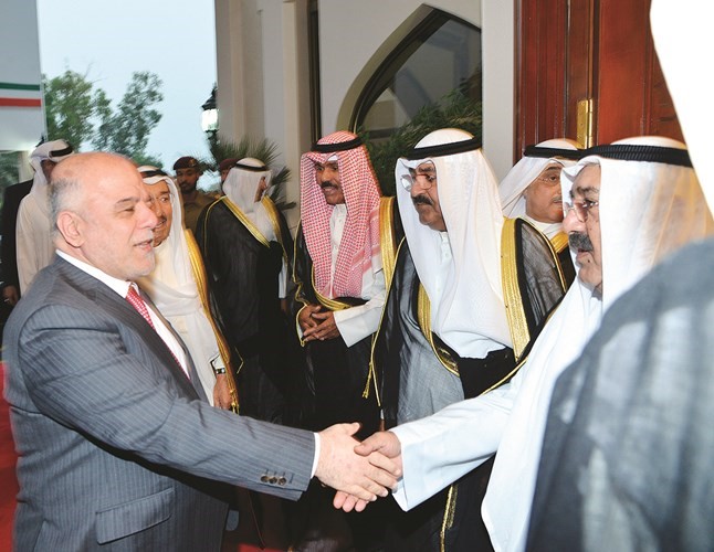 سمو ولي العهد والشيخ مشعل الأحمد والشيخ ناصر صباح الأحمد يرحبون بالعبادي﻿