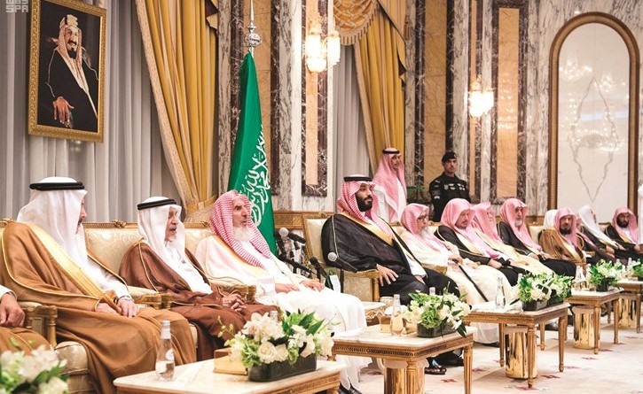 الأمراء ومفتي المملكة ورئيس مجلس الشورى والعلماء والمشايخ والوزراء والمواطنون يبايعون صاحب السمو الملكي الأمير محمد بن سلمان وليا للعهد	(واس)﻿