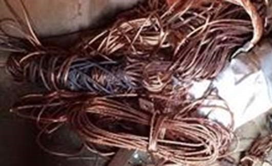 مصري يبلغ عن جريمة سرقة أملاك دولة على الدائري الثامن
