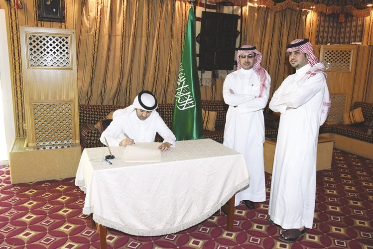 احد المواطنين السعوديين خلال تسجيل كلمة ﻿