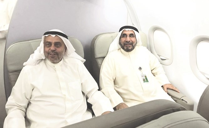 م.يوسف الفوزان ود.حمد التويجري في مقصورة رجال الأعمال﻿