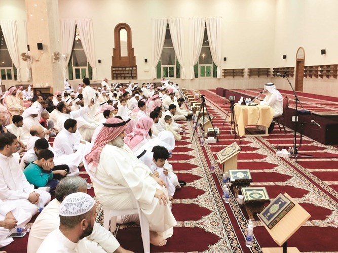د.عادل المطيرات خلال تقديم خاطرة دينية﻿