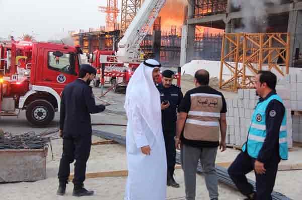 بالفيديو والصور .. 8 مراكز إطفاء سيطرت على حريق  بمبنى قيد الانشاء في جنوب السرة