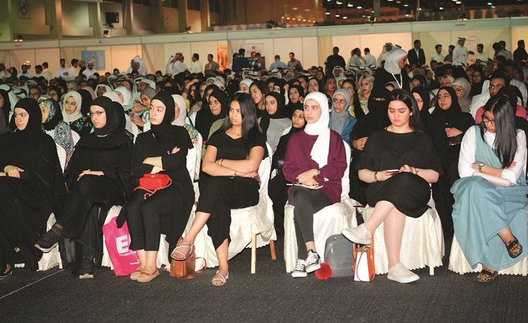 متابعة من الحضور النسائي 	(قاسم باشا)﻿