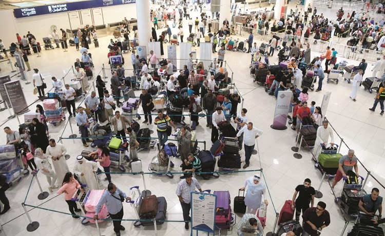 أعداد كبيرة من المسافرين غادرت البلاد قبيل أجازة العيد	(محمد هاشم)﻿