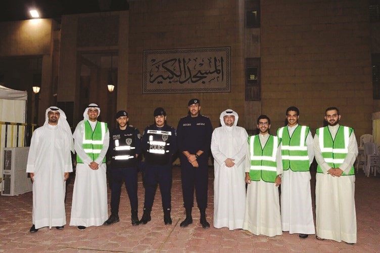 فريق بيتك مع رجال الامن في المسجد الكبير﻿