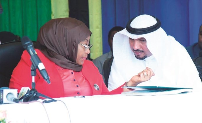 نائب رئيس تنزانيا سامية حسن والسفير جاسم الناجم﻿