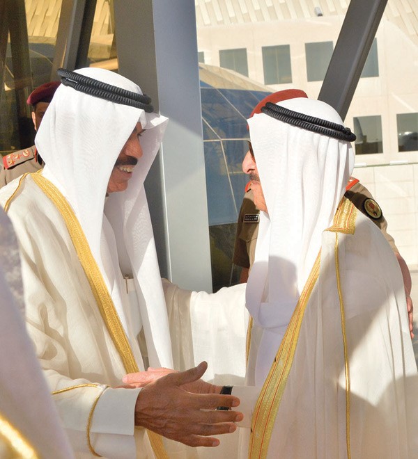 صاحب السمو الأمير الشيخ صباح الأحمد لدى مغادرته وفي وداعه سمو ولي العهد الشيخ نواف الأحمد 