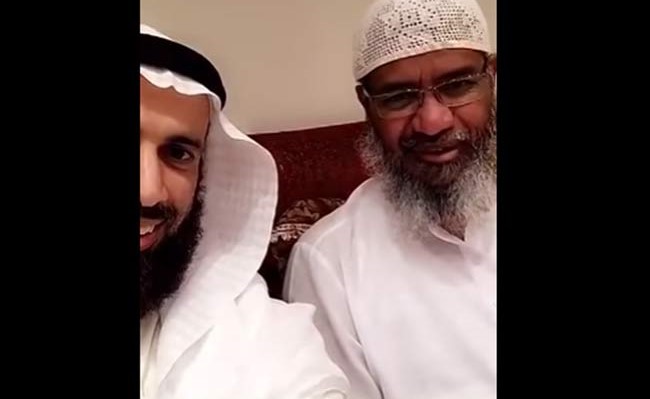 بالفيديو.. الداعية الهندي "ذاكر نايك": 100 ألف يسلمون على يدي سنوياً.. وهذا أصعب موقف مررت به