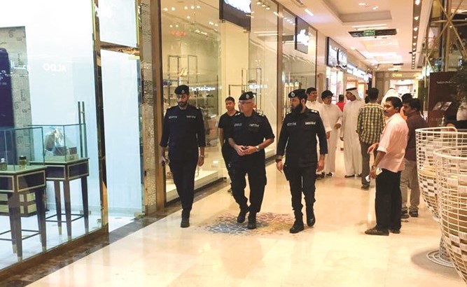  اللواء ابراهيم الطراح يتفقد الاوضاع الامنية في عدد من الاسواق ﻿