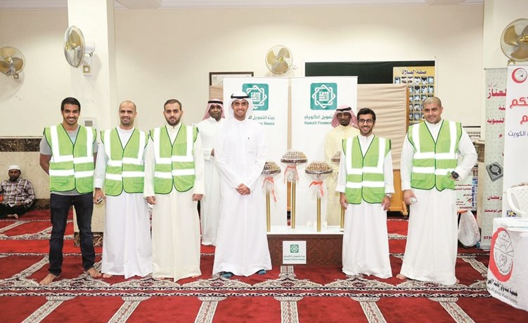 فريق بيتك التطوعي مع المنظمين ﻿