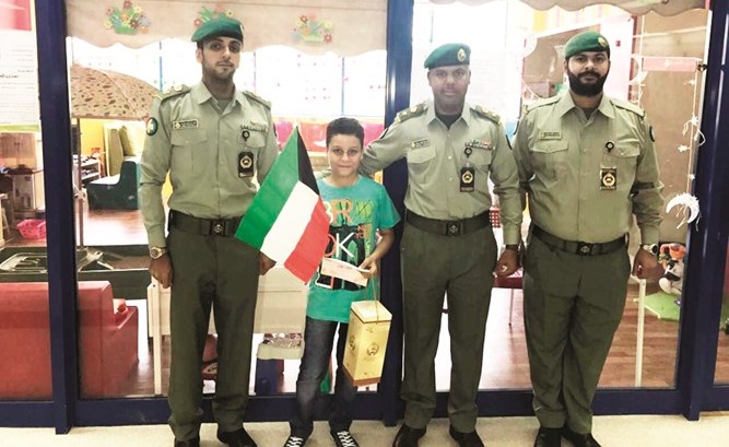منتسبو الحرس خلال الزيارة ﻿