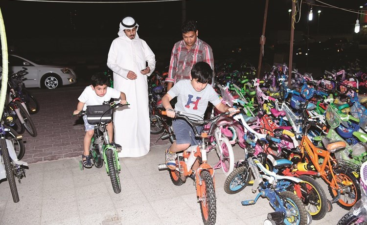 الدراجات دائما ما تكون جاذبة لكثير من الأطفال﻿