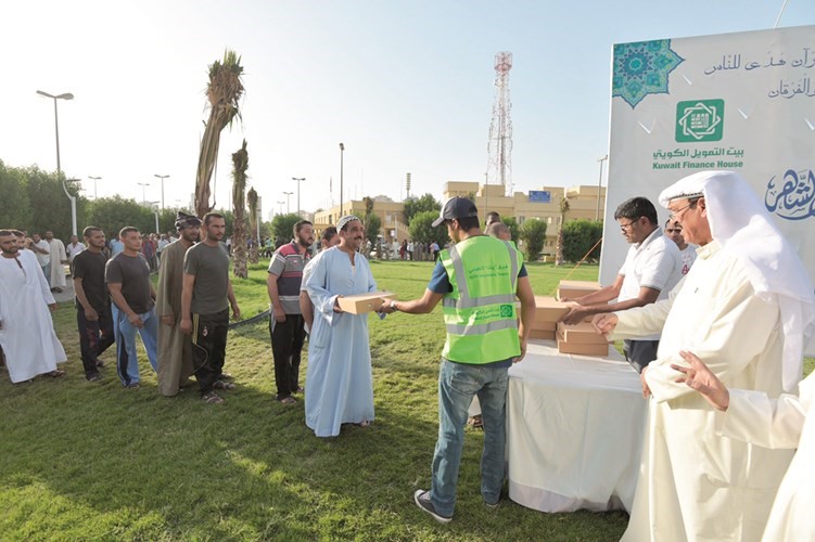 خلال توزيع وجبات الإفطار﻿
