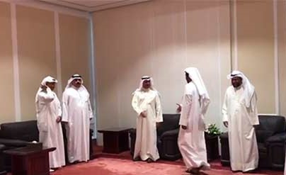 بالفيديو.. عصام المرزوق مستقبلاً المهنئين بالعيد بديوان الوزارة