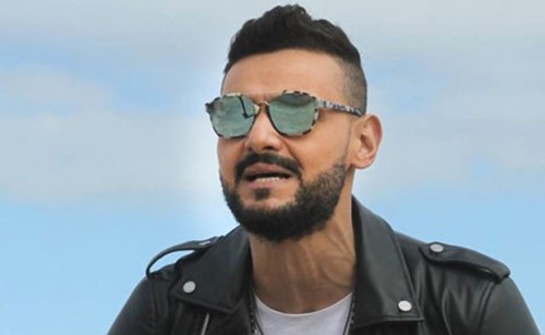 بالفيديو .. رامز جلال يقلد أميتاب باتشان وشاروخان يحذره !