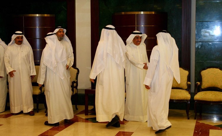 م. بدر الوقيان وم.علي الحبيل وأحمد الهداب خلال استقبال المهنئين﻿
