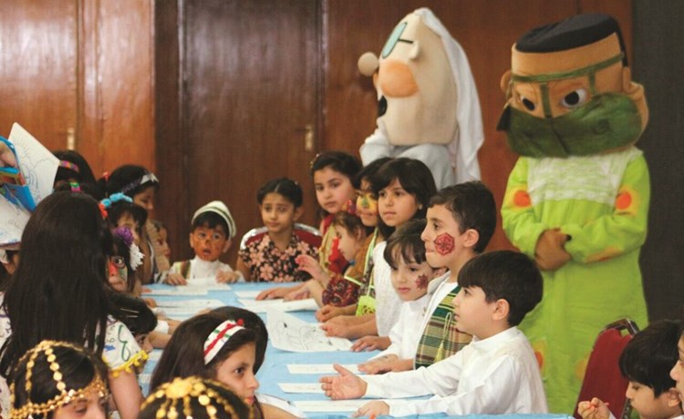 مشاركة الأطفال بورشة فن الديكوباج﻿