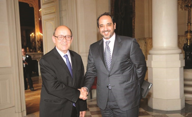 ﻿ الشيخ محمد العبدالله خلال لقائه مع وزير الخارجية الفرنسي جان ايف لودريان﻿