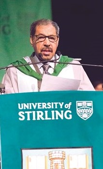 الشاعر الكويتي عبدالعزيز البابطين خلال الاحتفال﻿