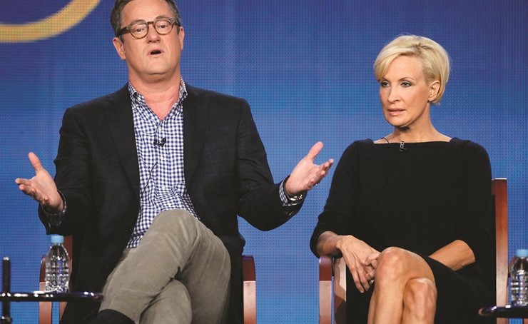 جو سكاربورو وميكا بريغنسكي خلال حلقة من برنامجهما التلفزيوني مورنينغ غو﻿