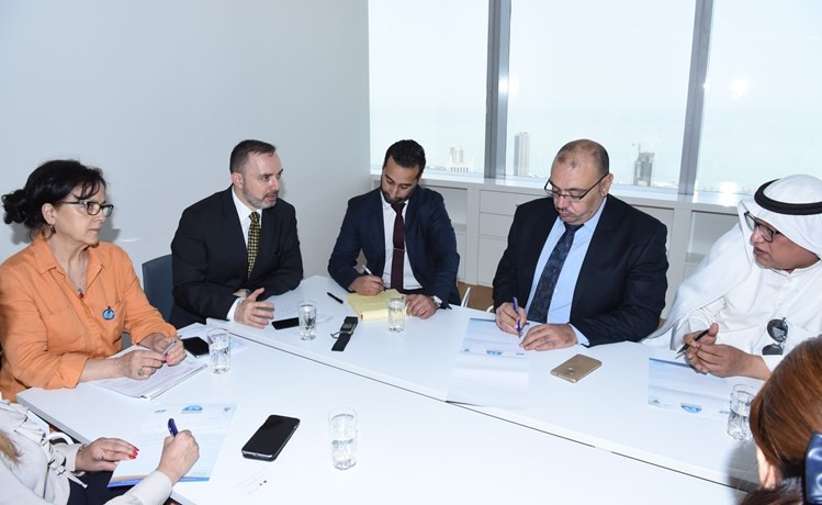 السفير الفرنسي والقنصل العام وراشد حسناوي من شركة كاباغو وعدد من الصحافيين خلال المؤتمر الصحافي(أحمد علي)﻿