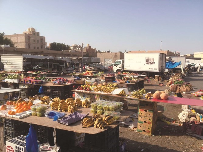 البضائع والمواد الغذائية التالفة في الغالب تباع داخل الأسواق العشوائية﻿